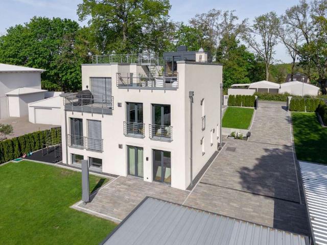Haus zum Kaufen in Woltersdorf 1.990.000,00 EUR 245 m²