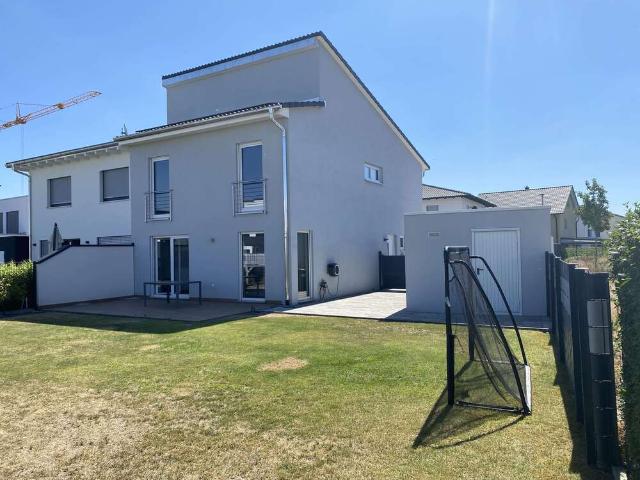 Haus zum Kaufen in Waghäusel 695.000,00 EUR 141.96 m²