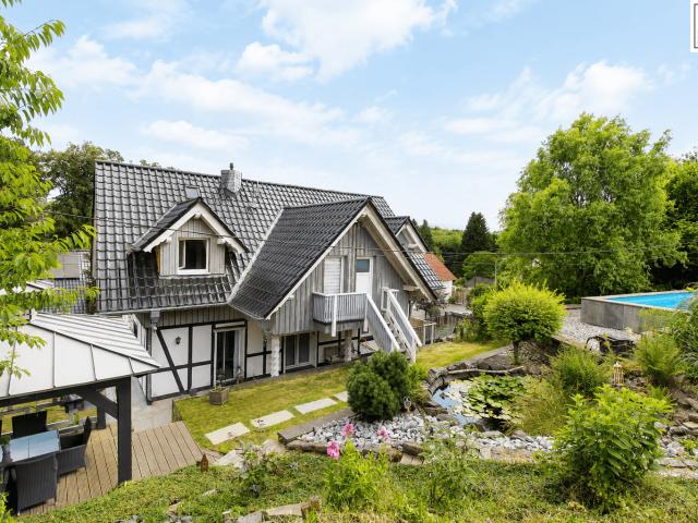 Haus zum Kaufen in Waldbröl 549.000,00 EUR 290 m²