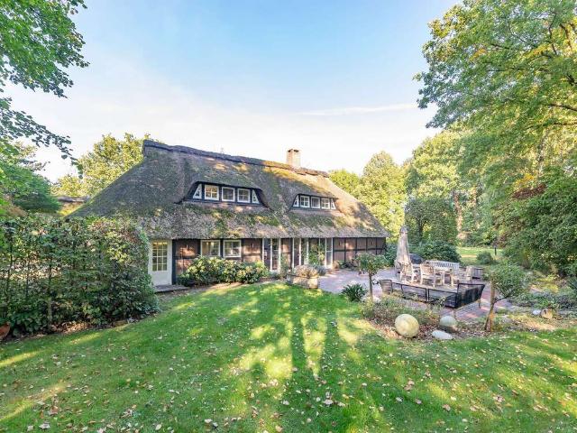Haus zum Kaufen in Wiefelstede 599.000,00 EUR 358 m²