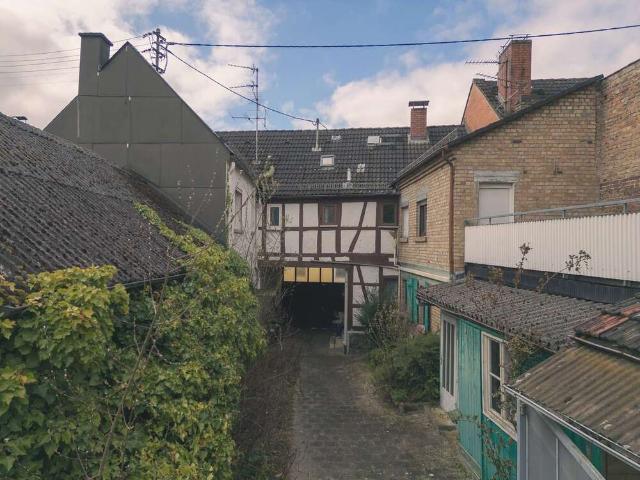 Haus zum Kaufen in Wiesbaden Naurod 390.000,00 EUR 228 m²