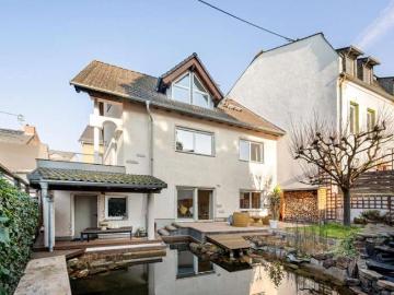 Haus zum Kaufen in Wiesbaden 895.000,00 EUR 332 m²