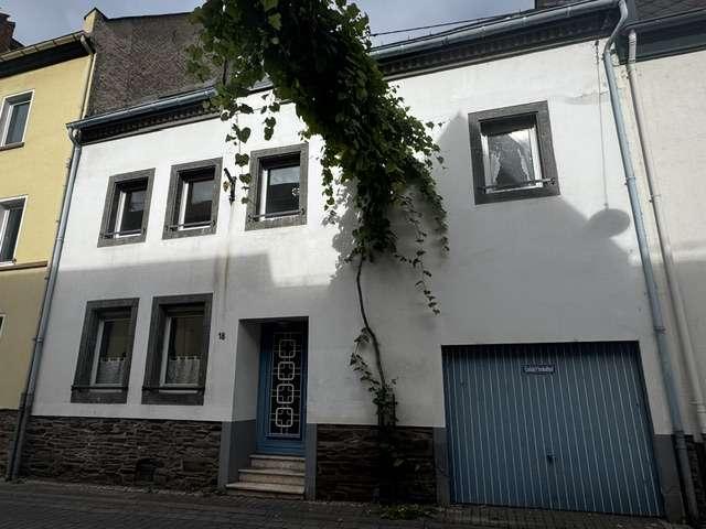 Haus zum Kaufen in Winningen 250.000,00 EUR 204 m²