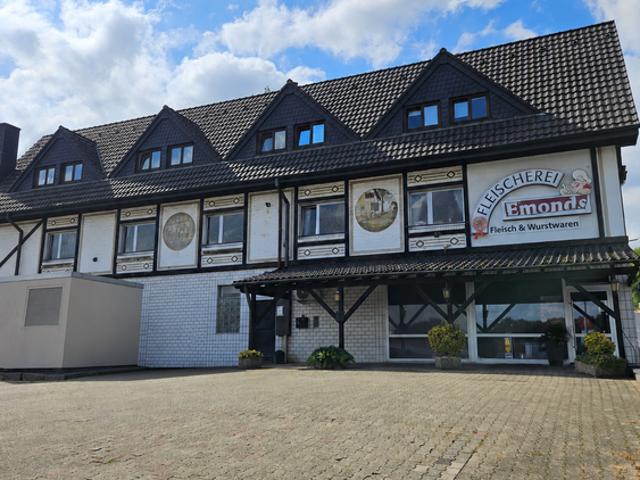 Haus zum Kaufen in Übach Palenberg 1.300.000,00 EUR 385.77 m²