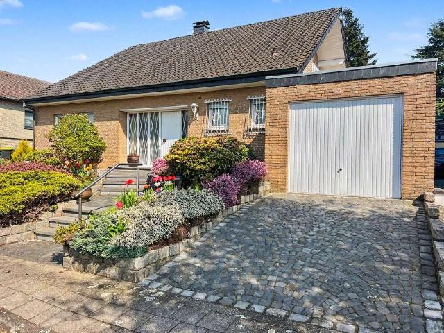 Haus zum Kaufen in Übach Palenberg 585.000,00 EUR 280 m²