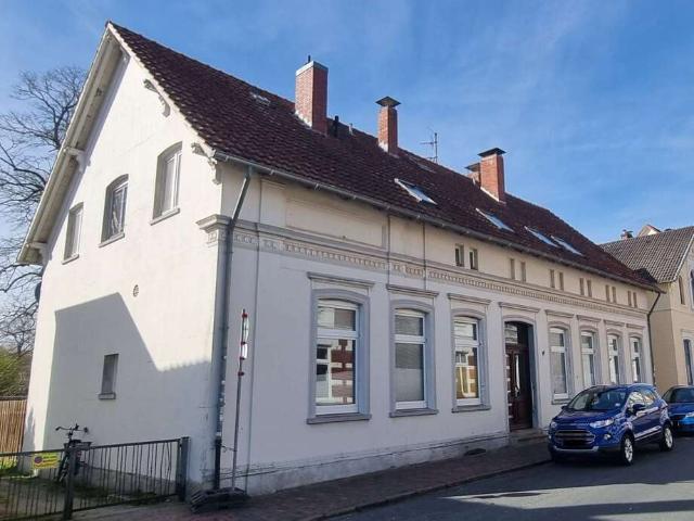 Haus zum Kaufen in Varel 255.000,00 EUR 288.4 m²