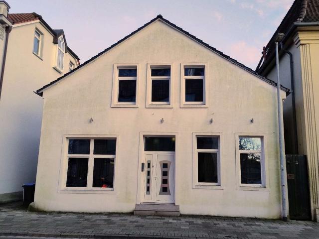 Haus zum Kaufen in Varel 380.000,00 EUR 230 m²