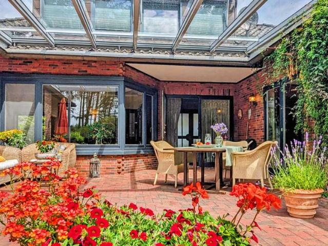 Haus zum Kaufen in Varel 529.000,00 EUR 212.13 m²