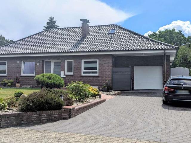 Haus zum Kaufen in Varel 585.000,00 EUR 247.86 m²