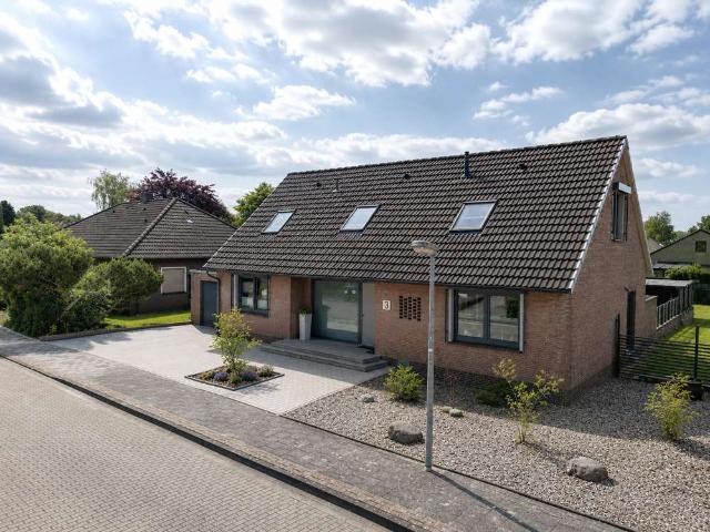 Haus zum Kaufen in Varel 595.000,00 EUR 242.93 m²