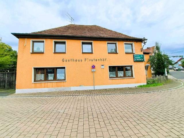 Haus zum Kaufen in Vestenbergsgreuth 270.000,00 EUR 472 m²