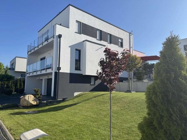 Haus zum Kaufen in Zwenkau 1.420.000,00 EUR 240 m²
