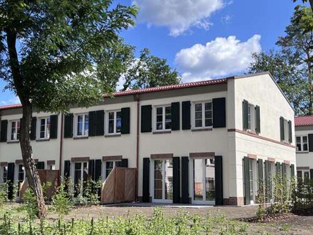 Haus zum Mieten in Beelitz 1.599,00 € 106.97 m²