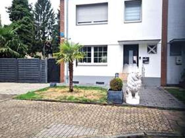 Haus zum Mieten in Oberhausen 2.600,00 € 130 m²