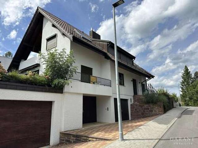 Haus zum Mieten in Stuttgart 3.000,00 € 192 m²