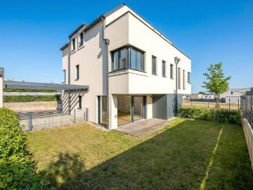 Mehr Platz statt Wohnung: Modernes Familienhaus nahe Wien mit Garten & Terrasse