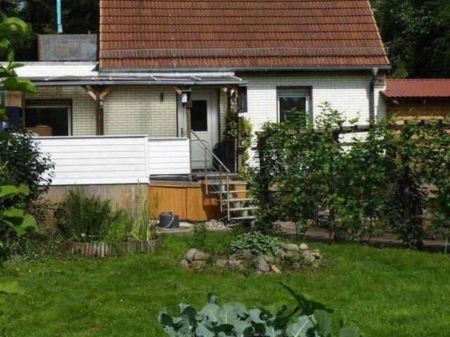 Haus 4 Zimmer +2 im Grünen, sehr gute Lage, großes Grundstück