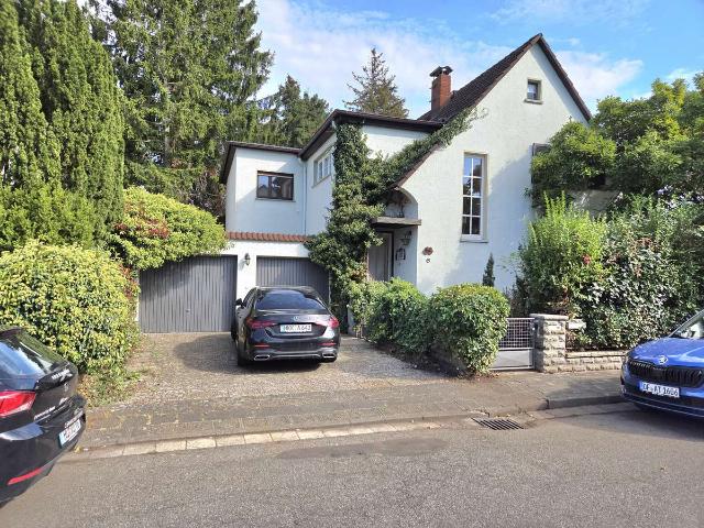 Haus 6 km von Frankfurt Fechenhein, in Maintal, Buchenstr.6