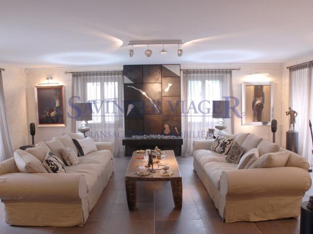 Haus 890 m² Wohnfläche, 12 Zimmer, Grundstück 4'300 m² Umbaubar in 3 Wohnungen Montricher VD