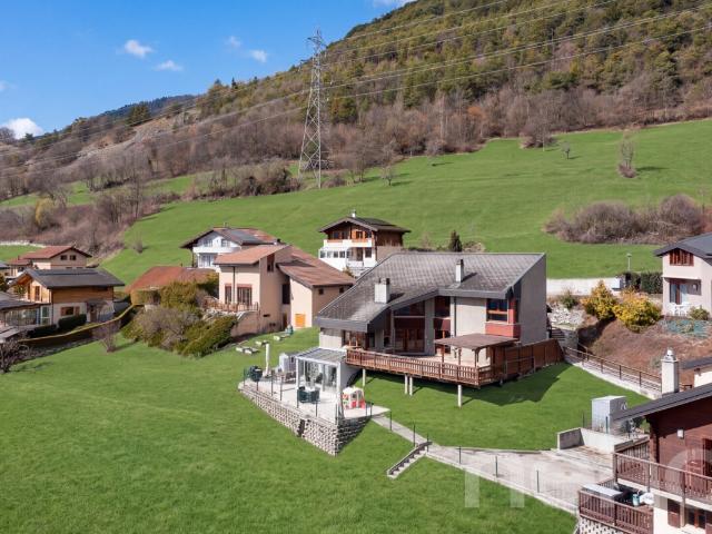 Haus 8,5 + unabhängige 2,5 Liter Wohnung mit offenem Blick