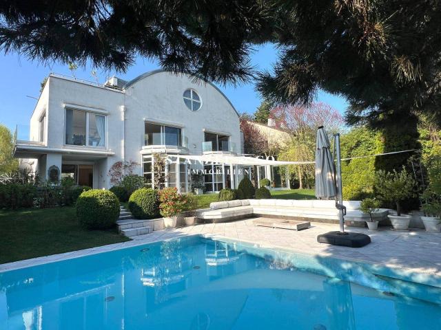 HAUSCHARAKTER MIT GARTEN & POOL IN BESTLAGE WEINGARTENBLICK