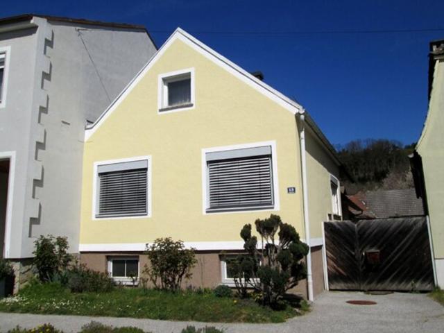 Häuschen mit Potential in Ortslage mit Hof, Garten und Scheune!