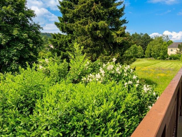 Hausartiges Wohnen in Rodaun – großzügige Maisonette mit Balkon und Garage | ZELLMANN IMMOBILIEN