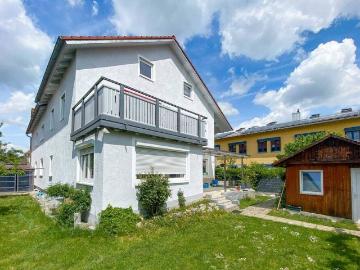 ? Hausgefühl inklusive: Großzügige Erdgeschosswohnung mit Garten und separater Nutzfläche