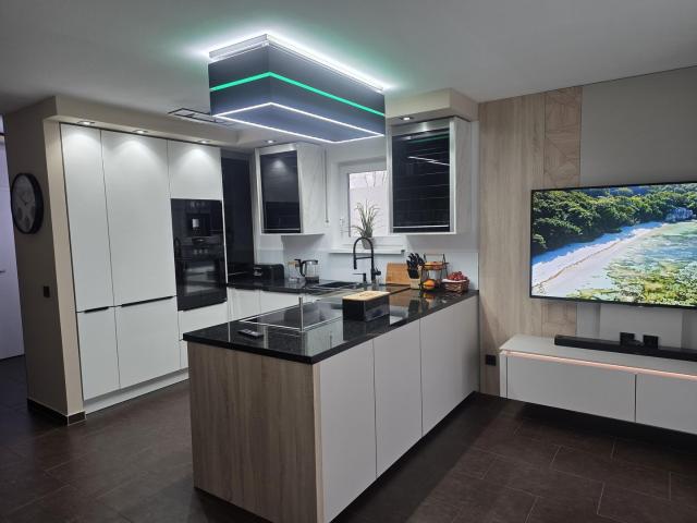 Hausgefühl statt Wohnung: Moderne 3 Zi. Maisonette mit Garten, Terrasse & Balkon BJ 2013