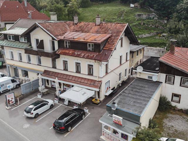 Haushälfte mit großem Entwicklungspotenzial in zentraler Lage von Reutte