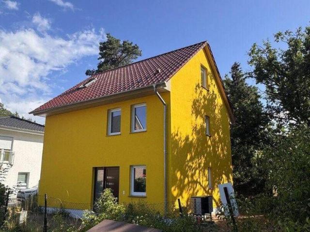 Haushälfte Neubezug mit Garten: 4 Zimmer Wohnung in Berlin Mahlsdorf