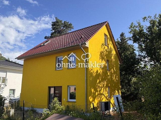 Haushälfte Neubezug mit Garten: 4 Zimmer Wohnung in Berlin Mahlsdorf
