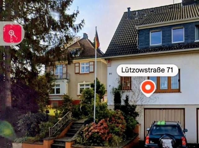 Haushälfte in SG Gräfrath in perfekter Lage mit schönem Garten
