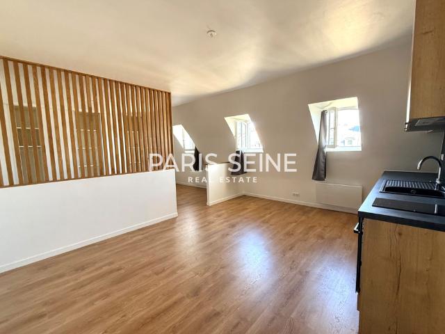 HAUSSMANN * Studio/F1 de 40 m² avec SDE et WC SUR PALIER !