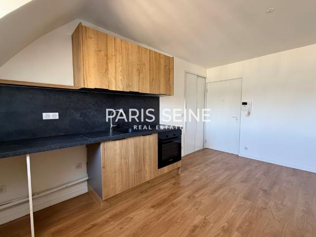HAUSSMANN * Studio/F1 de 40 m² avec SDE et WC SUR PALIER !