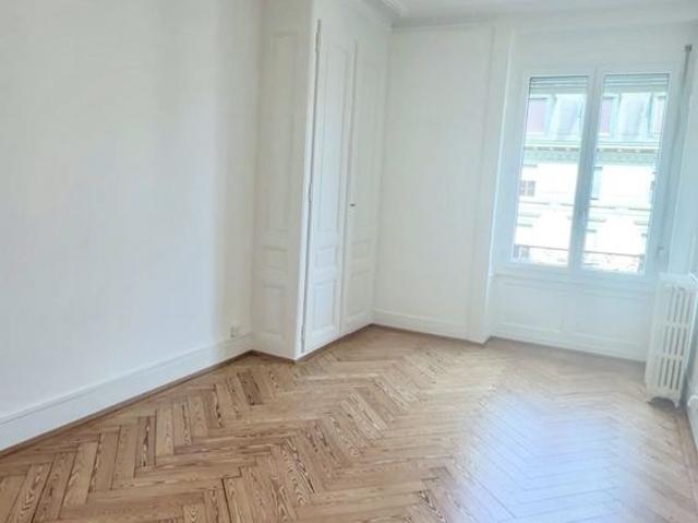 Haussmannian apartment, Banques district