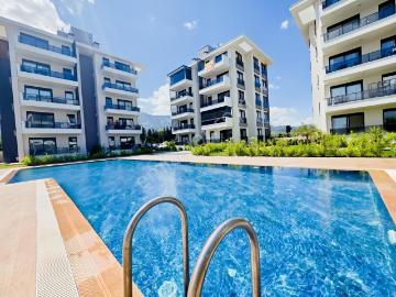 Havuz Ve Dağ Manzaralı 1+1 / 3. Kat