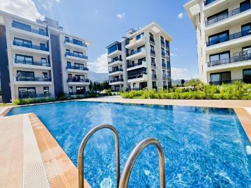 Havuz Ve Dağ Manzaralı Geniş 1+1 / 3. Kat