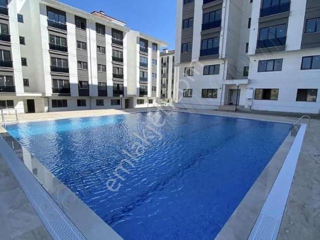 Havuz Cepheli Eşyalı Kiralık 1+1 Daire