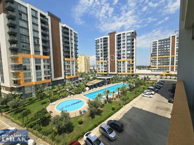 Havuz Cepheli Sitede 1+1 Satılık Daire