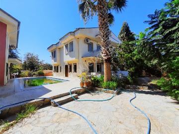 Havuzlu, Müstakil Girişli, 20 M2 Verandalı, Yenilenmiş 2+1