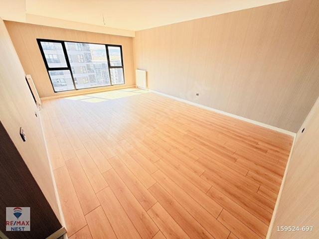 HAVUZLU GÜVENLİKLİ SİTENİN EN İYİ CEPHESİNDE 4+1 200 M2 SATILIK DAİRE
