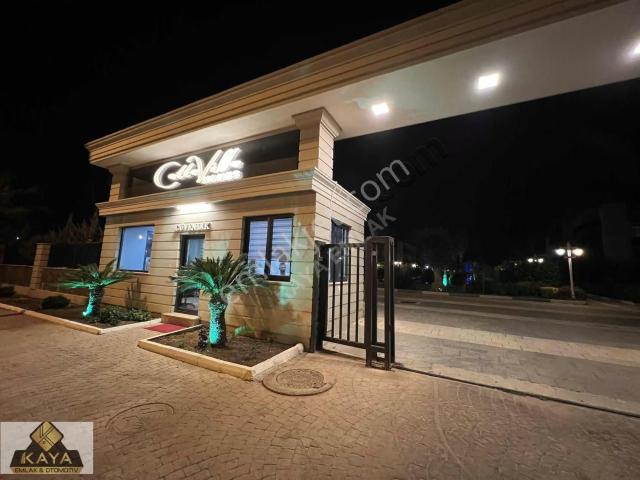 Havuzlu Güvenlikli Lüks Sitede Cam Balkonlu 3+1 Bahçe Katı