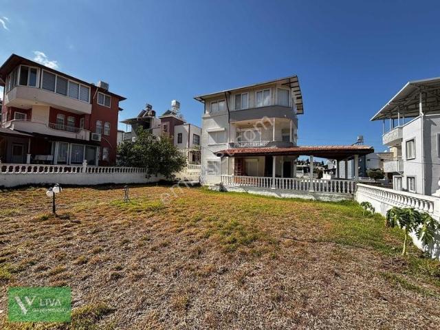 Havuzlu, Güvenlikli, Site İçerisinde Satılık Villa