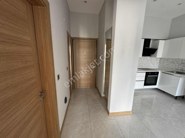 Havuzlu Güvenlikli Sitede Krediye Uygun Satılık Arakat 1+1 Daire