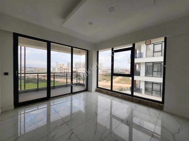 Havuzlu, Güvenlikli Sitede 2 Cepheli Satılık 66 M2 1+1 Lux Sıfır Daire
