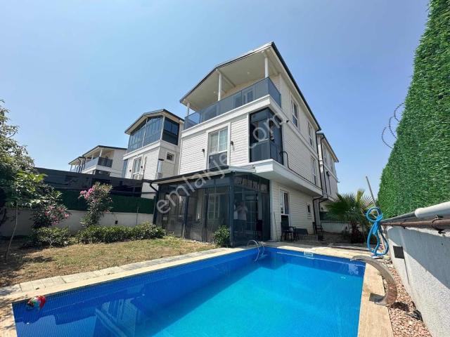 Havuzlu İskanlı Müstakil 4+1 Denize Yakın Satılık Lüks Villa