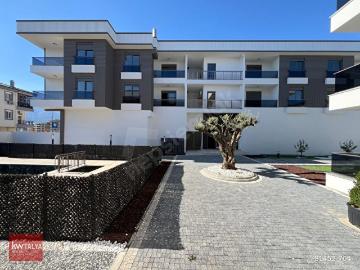 HAVUZLU KAPALI OTOPARKLI LÜKS GENİŞ SIFIR 1+1 KİRALIK DAİRE