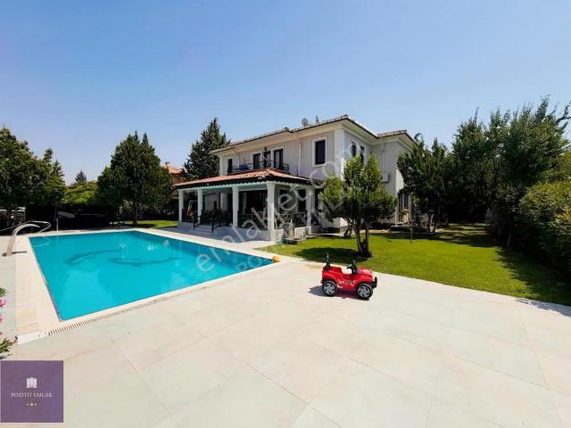 Havuzlu Kiralık Villa