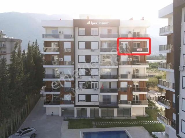 Havuzlu Lüks Site İçerisinde Satılık 1+1 Dairee